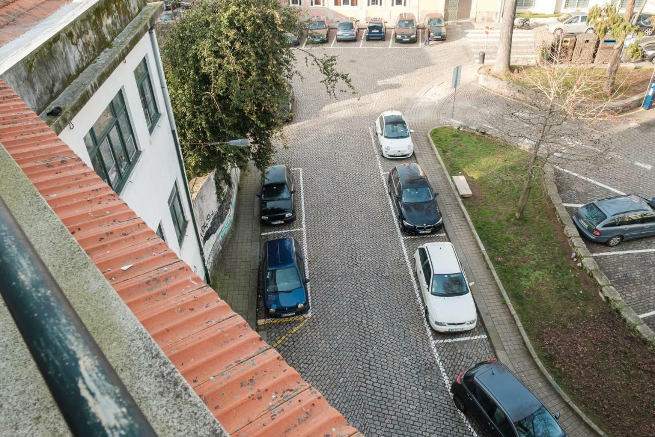 Apartment With Balcony In The Square Porto Exteriér fotografie