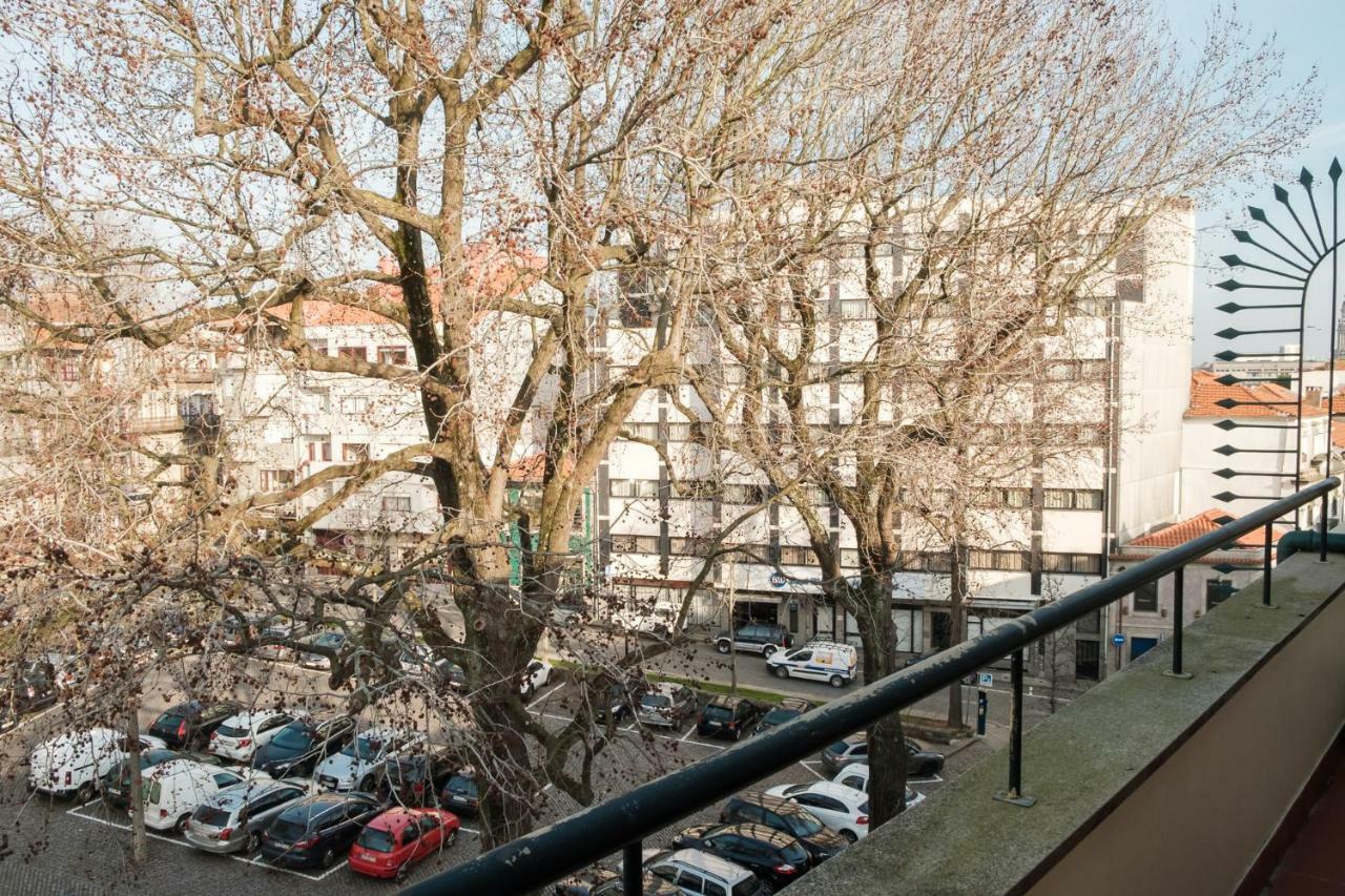 Apartment With Balcony In The Square Porto Exteriér fotografie