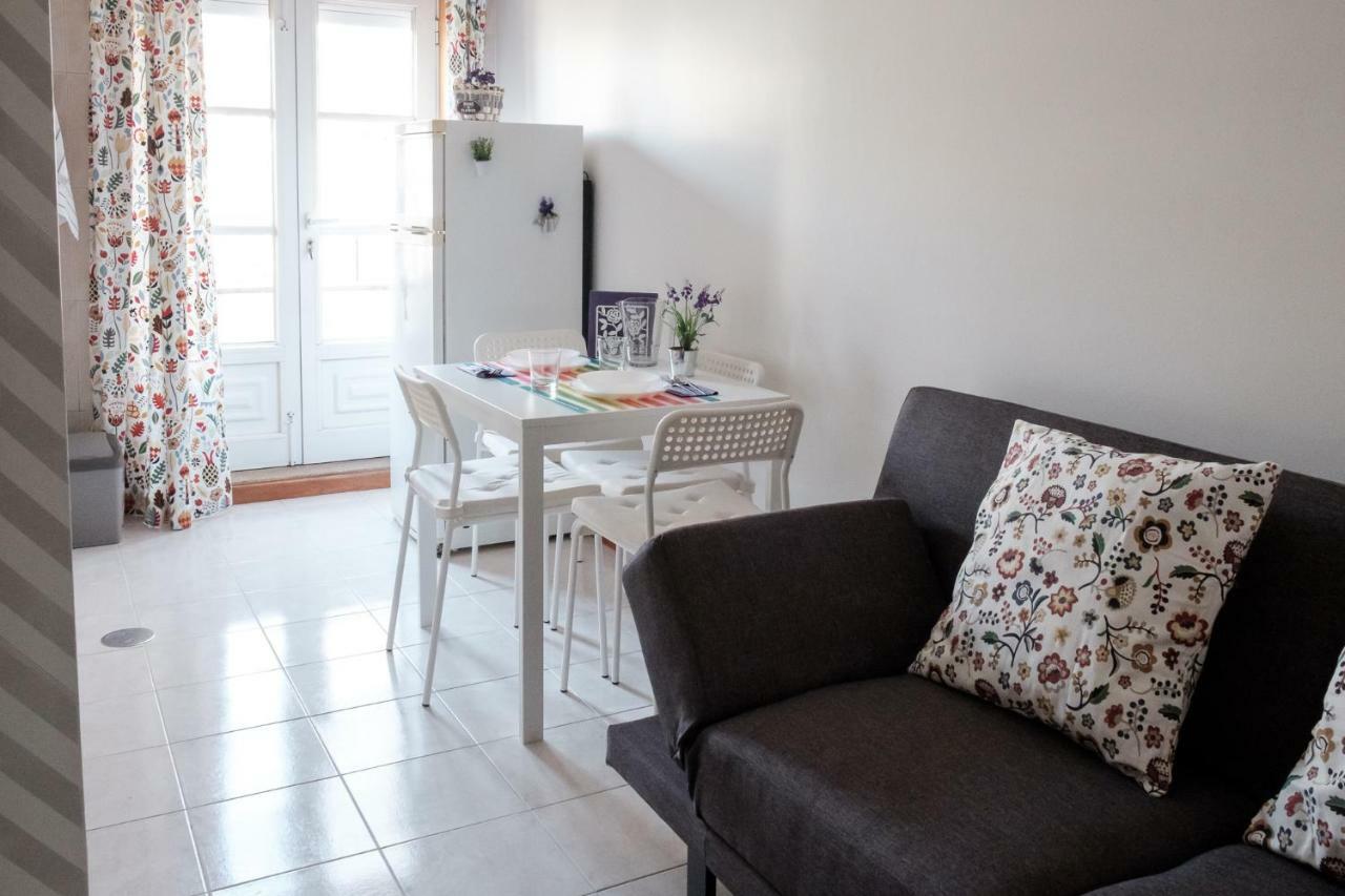 Apartment With Balcony In The Square Porto Exteriér fotografie